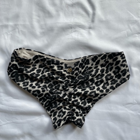Lunalae Polewear Zeta Grey Leopard Low Waist Bottom - size US4/AU8 - Picture 2 of 4